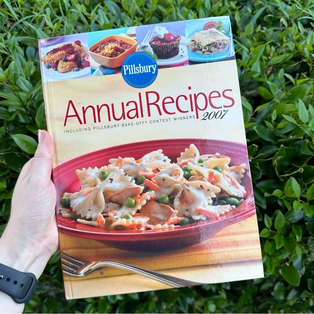 Pillsbury Annual Recipes 2007 Hardcover Cookbook ISBN 0-89821-541-2